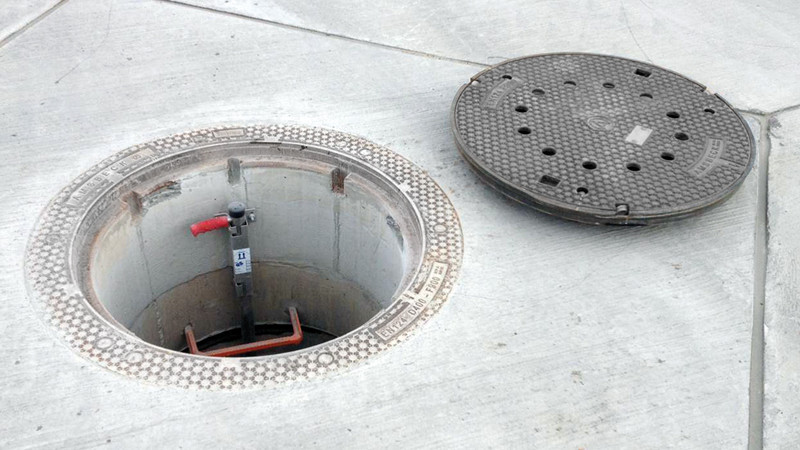 Round cast iron manhole covers